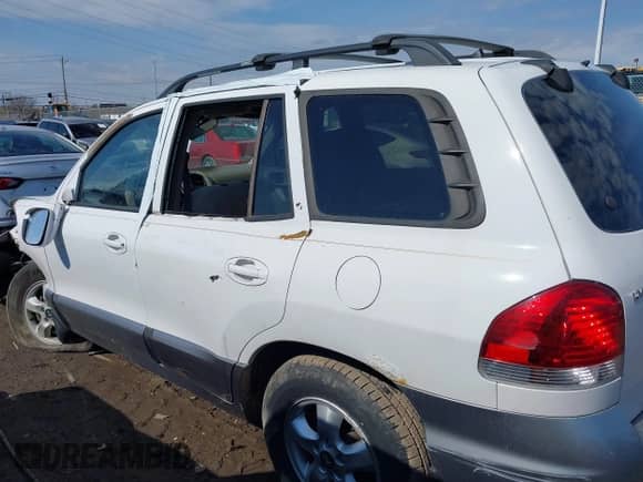 2005 Hyundai Santa Fe GLS with VIN KM8SC73D45U979458, listed as a IAAI auction lot 41667932 with 221,882 mi miles and . Bid and sale history available at DreamBid. Image 14.