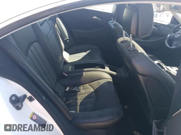 ✅ 2011 Mercedes-Benz CLS 550 • VIN: WDDDJ7CB6BA169706 • Lot: 70810624. Wystawiony na Copart z przebiegiem Nie podano. Bezpłatny archiwum sprzedaży aukcyjnych z USA i szczegółowy raport historii pojazdu na DreamBid. Zdjęcie 10.