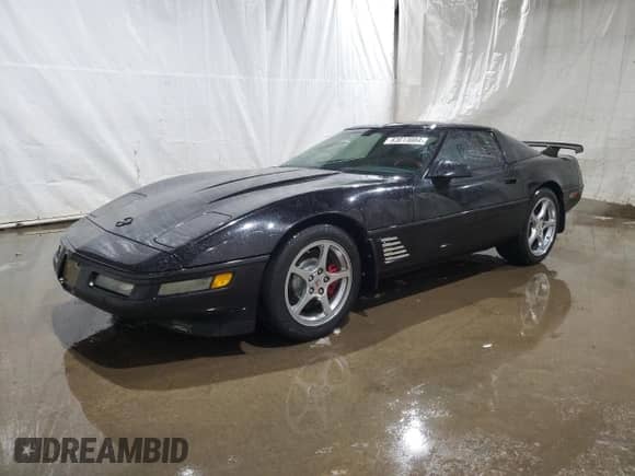 1996 Chevrolet Corvette z VIN 1G1YY22P5T5100550, wystawiony jako Copart lot #83613084 z przebiegiem 69 401 mil mil oraz Szkoda całkowita • Salvage title. Historia ofert i sprzedaży dostępna na DreamBid. Obrazek 1.