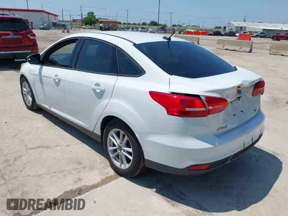 ✅ 2017 Ford Focus SE • VIN: 1FADP3F28HL307889 • Lot: 42414711. Wystawiony na IAAI z przebiegiem 169 579 mil. Bezpłatny archiwum sprzedaży aukcyjnych z USA i szczegółowy raport historii pojazdu na DreamBid. Zdjęcie 3.