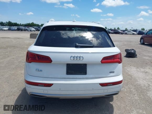 ✅ 2020 Audi Q5 Premium • VIN: WA1ANAFY4L2064439 • Lot: 42612474. Wystawiony na IAAI z przebiegiem 136 679 mil. Bezpłatny archiwum sprzedaży aukcyjnych z USA i szczegółowy raport historii pojazdu na DreamBid. Zdjęcie 17.