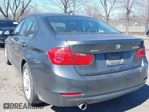 ✅ 2015 BMW 3 Series 320i xDrive • VIN: WBA3C3G55FNS73810 • Lot: 41822468. Wystawiony na IAAI z przebiegiem 76 779 mil. Bezpłatny archiwum sprzedaży aukcyjnych z USA i szczegółowy raport historii pojazdu na DreamBid. Zdjęcie 3.