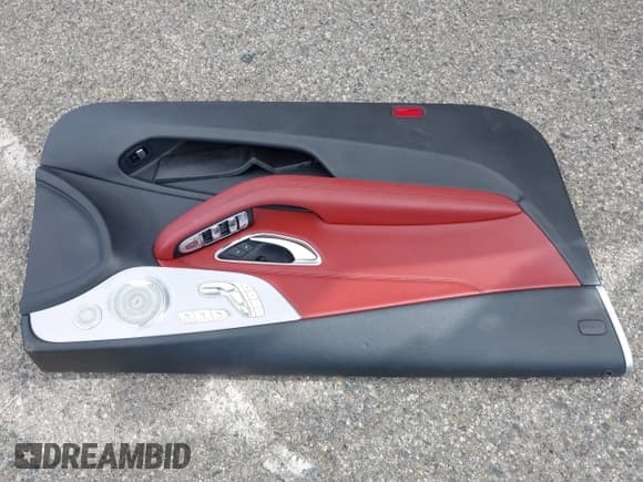 ✅ 2018 Mercedes-Benz C 300 • VIN: WDDWK4JB4JF698192 • Lot: 41687143. Wystawiony na IAAI z przebiegiem 78 702 mil. Bezpłatny archiwum sprzedaży aukcyjnych z USA i szczegółowy raport historii pojazdu na DreamBid. Zdjęcie 12.