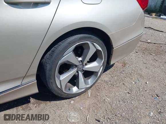 ✅ 2020 Honda Accord Touring • VIN: 1HGCV2F98LA026278 • Lot: 43178724. Listed on IAAI with 57,059 mi. Free auction sales archive from the USA and detailed vehicle history report at DreamBid. Image 17.