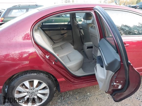 ✅ 2010 Honda Civic EX-L • VIN: 19XFA1F95AE006436 • Lot: 43650881. Listed on IAAI with 100,396 mi. Free auction sales archive from the USA and detailed vehicle history report at DreamBid. Image 8.