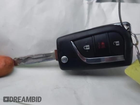 ✅ 2018 Toyota C-HR XLE • VIN: NMTKHMBX4JR041814 • Лот: 43610173. Опубликован ранее на IAAI с пробегом 77 502 миль. Бесплатный доступ к архиву аукционных продаж из США и подробный отчёт об истории автомобиля на DreamBid. Изображение 11.