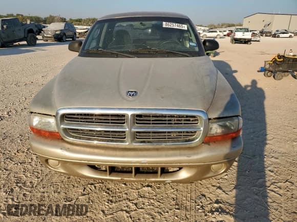✅ 2004 Dodge Dakota • VIN: 1D7GL12K34S538511 • Lot: 86257465. Wystawiony na Copart z przebiegiem 346 883 mil. Bezpłatny archiwum sprzedaży aukcyjnych z USA i szczegółowy raport historii pojazdu na DreamBid. Zdjęcie 5.