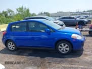 ✅ 2009 Nissan Versa S • VIN: 3N1BC13E89L412277 • Lot: 42853477. Wystawiony na IAAI z przebiegiem 52 472 mil. Bezpłatny archiwum sprzedaży aukcyjnych z USA i szczegółowy raport historii pojazdu na DreamBid. Zdjęcie 13.