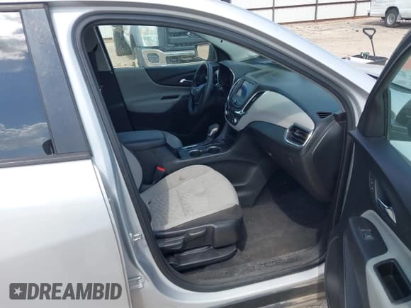 ✅ 2020 Chevrolet Equinox LS • VIN: 2GNAXFEV0L6170739 • Lot: 42753475. Listed on IAAI with 136,370 mi. Free auction sales archive from the USA and detailed vehicle history report at DreamBid. Image 5.