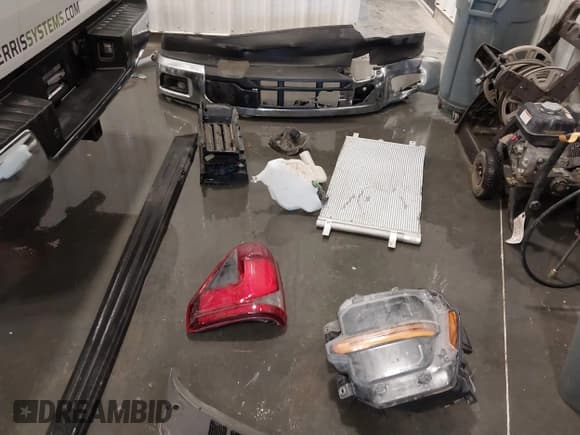 ✅ 2024 Ford F-150 XL • VIN: 1FTFX1L89RKD19640 • Лот: 41807806. Опубликован ранее на IAAI с пробегом 16 098 миль. Бесплатный доступ к архиву аукционных продаж из США и подробный отчёт об истории автомобиля на DreamBid. Изображение 19.