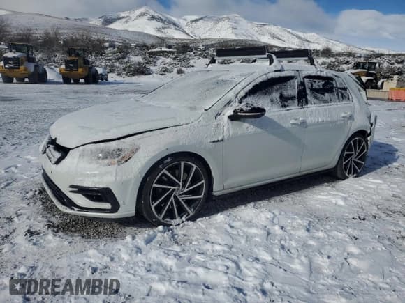 ✅ 2018 Volkswagen Golf R • VIN: WVWWF7AU6JW065565 • Lot: 51116415. Wystawiony na Copart z przebiegiem 62 424 mil. Bezpłatny archiwum sprzedaży aukcyjnych z USA i szczegółowy raport historii pojazdu na DreamBid. Zdjęcie 1.