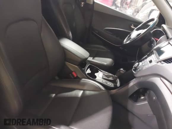 2017 Hyundai Santa Fe 2.0T z VIN 5XYZUDLA4HG424259, wystawiony jako IAAI lot #42657783 z przebiegiem 213 040 mil mil oraz . Historia ofert i sprzedaży dostępna na DreamBid. Obrazek 5.