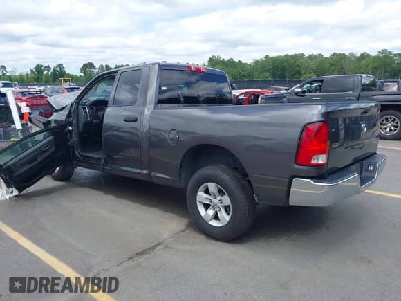 2024 Ram 1500 SLT z VIN 1C6RR6GG9RS135957, wystawiony jako IAAI lot #42376753 z przebiegiem 28 240 mil mil oraz . Historia ofert i sprzedaży dostępna na DreamBid. Obrazek 3.