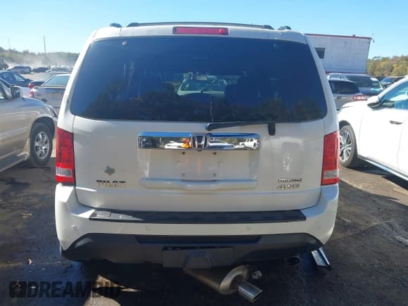 ✅ 2013 Honda Pilot Touring • VIN: 5FNYF4H92DB022116 • Lot: 43455298. Listed on IAAI with 142,442 mi. Free auction sales archive from the USA and detailed vehicle history report at DreamBid. Image 16.