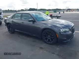 ✅ 2019 Chrysler 300 S • VIN: 2C3CCABG0KH559717 • Лот: 43380218. Опубликован ранее на IAAI с пробегом 248 325 миль. Бесплатный доступ к архиву аукционных продаж из США и подробный отчёт об истории автомобиля на DreamBid. Изображение 1.