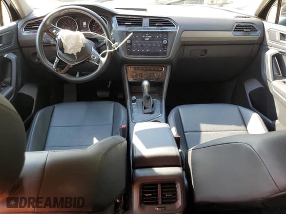 ✅ 2019 Volkswagen Tiguan SE • VIN: 3VV3B7AX6KM131933 • Lot: 80269985. Wystawiony na Copart z przebiegiem 57 631 mil. Bezpłatny archiwum sprzedaży aukcyjnych z USA i szczegółowy raport historii pojazdu na DreamBid. Zdjęcie 8.