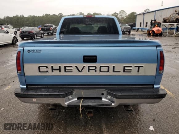 ✅ 1997 Chevrolet Silverado 1500 • VIN: 2GCEC19M7V1202547 • Lot: 84077954. Wystawiony na Copart z przebiegiem 228 140 mil. Bezpłatny archiwum sprzedaży aukcyjnych z USA i szczegółowy raport historii pojazdu na DreamBid. Zdjęcie 6.