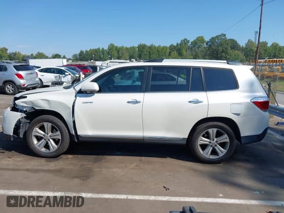 ✅ 2013 Toyota Highlander Limited • VIN: 5TDYK3EH5DS137807 • Lot: 43134944. Listed on IAAI with 186,676 mi. Free auction sales archive from the USA and detailed vehicle history report at DreamBid. Image 15.
