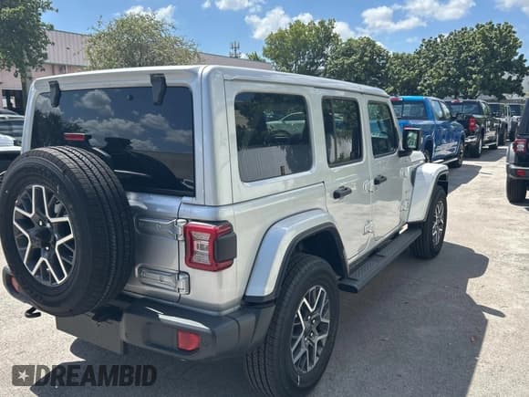 ✅ 2024 Jeep Wrangler Sahara • VIN: 1C4PJXEN2RW223093 • Lot: 67321455. Listed on Copart with 25 mi. Free auction sales archive from the USA and detailed vehicle history report at DreamBid. Image 4.