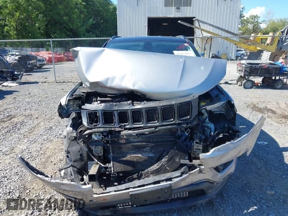 ✅ 2019 Jeep Compass Latitude • VIN: 3C4NJDBB5KT697213 • Lot: 43133163. Listed on IAAI with 55,308 mi. Free auction sales archive from the USA and detailed vehicle history report at DreamBid. Image 6.