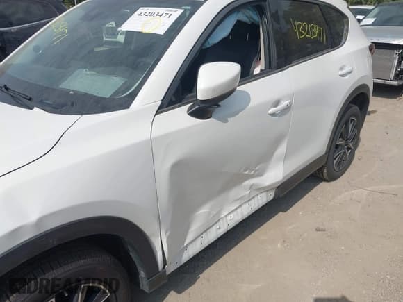 ✅ 2017 Mazda CX-5 Grand Touring • VIN: JM3KFBDL0H0210818 • Lot: 43203471. Wystawiony na IAAI z przebiegiem 104 966 mil. Bezpłatny archiwum sprzedaży aukcyjnych z USA i szczegółowy raport historii pojazdu na DreamBid. Zdjęcie 6.
