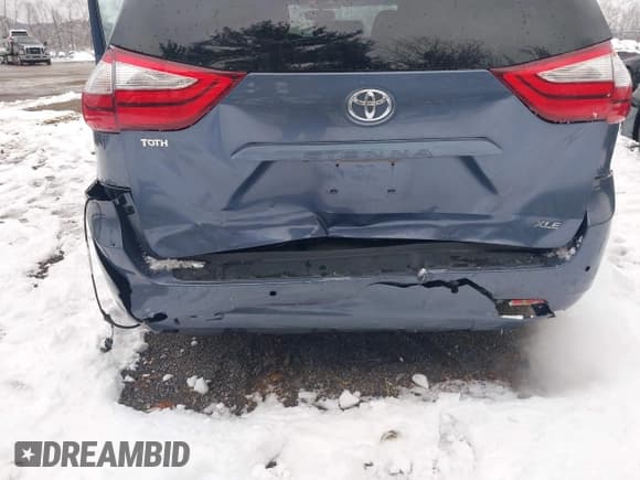 ✅ 2017 Toyota Sienna XLE Premium • VIN: 5TDYZ3DC5HS767673 • Lot: 43816188. Listed on IAAI with 126,788 mi. Free auction sales archive from the USA and detailed vehicle history report at DreamBid. Image 6.