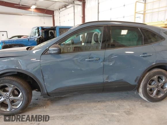 ✅ 2025 Ford Escape ST-Line • VIN: 1FMCU9MN2SUA68500 • Lot: 42251895. Listed on IAAI with 1,361 mi. Free auction sales archive from the USA and detailed vehicle history report at DreamBid. Image 14.