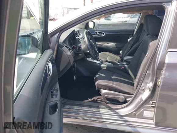 ✅ 2018 Nissan Sentra S • VIN: 3N1AB7AP3JY231696 • Лот: 43056405. Опубликован ранее на IAAI с пробегом 124 253 миль. Бесплатный доступ к архиву аукционных продаж из США и подробный отчёт об истории автомобиля на DreamBid. Изображение 5.