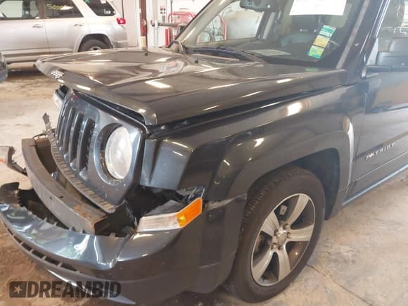✅ 2016 Jeep Patriot High Altitude • VIN: 1C4NJRFB7GD586294 • Lot: 43046842. Wystawiony na IAAI z przebiegiem 178 429 mil. Bezpłatny archiwum sprzedaży aukcyjnych z USA i szczegółowy raport historii pojazdu na DreamBid. Zdjęcie 6.