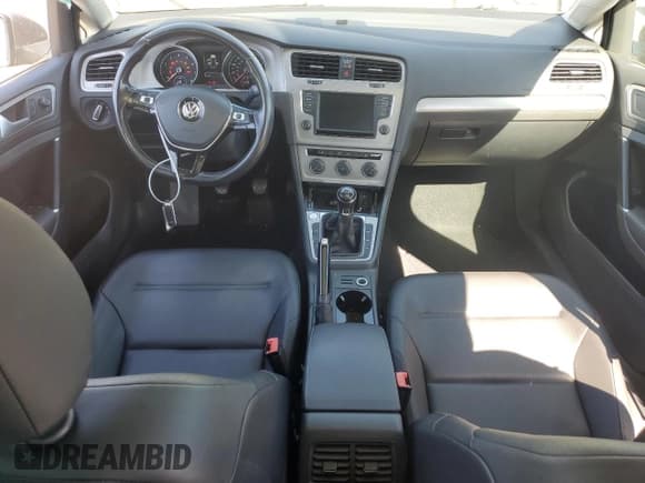 ✅ 2017 Volkswagen Golf S • VIN: 3VW117AU3HM033382 • Lot: 67638735. Wystawiony na Copart z przebiegiem 67 738 mil. Bezpłatny archiwum sprzedaży aukcyjnych z USA i szczegółowy raport historii pojazdu na DreamBid. Zdjęcie 8.