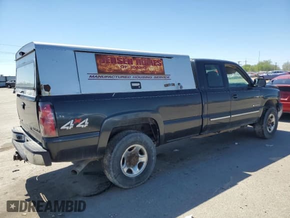 ✅ 2004 Chevrolet Silverado 2500HD LS • VIN: 1GCHK29U14E120347 • Lot: 56030775. Wystawiony na Copart z przebiegiem Nie podano. Bezpłatny archiwum sprzedaży aukcyjnych z USA i szczegółowy raport historii pojazdu na DreamBid. Zdjęcie 3.