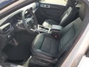 ✅ 2022 Ford Explorer ST-Line • VIN: 1FMSK8KH7NGC46865 • Lot: 54337545. Wystawiony na Copart z przebiegiem 50 417 mil. Bezpłatny archiwum sprzedaży aukcyjnych z USA i szczegółowy raport historii pojazdu na DreamBid. Zdjęcie 7.