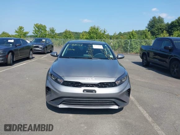 ✅ 2024 Kia Forte LXS • VIN: 3KPF24AD8RE738503 • Lot: 42774843. Wystawiony na IAAI z przebiegiem 29 673 mil. Bezpłatny archiwum sprzedaży aukcyjnych z USA i szczegółowy raport historii pojazdu na DreamBid. Zdjęcie 12.