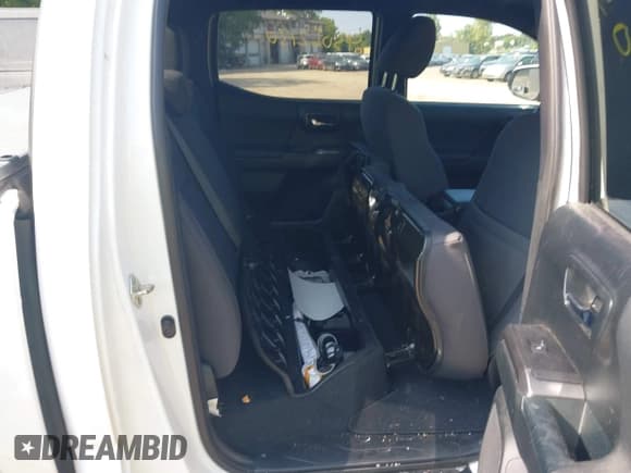 ✅ 2017 Toyota Tacoma SR5 • VIN: 3TMCZ5AN8HM092879 • Lot: 43062130. Listed on IAAI with 88,083 mi. Free auction sales archive from the USA and detailed vehicle history report at DreamBid. Image 8.