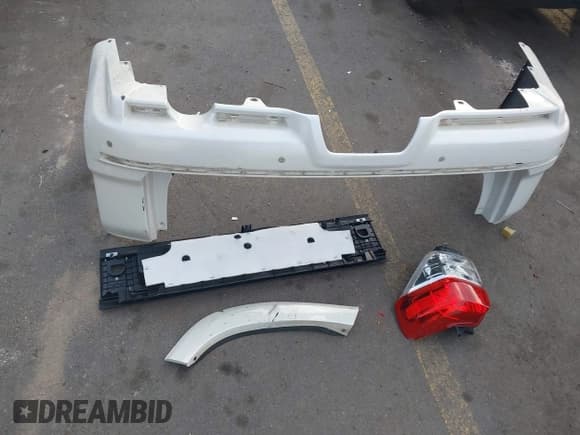 ✅ 2010 Toyota 4Runner SR5 • VIN: JTEBU5JR2A5007880 • Lot: 43704583. Listed on IAAI with 233,256 mi. Free auction sales archive from the USA and detailed vehicle history report at DreamBid. Image 12.