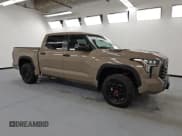 ✅ 2025 Toyota Tundra TRD Pro Hybrid • VIN: 5TFPC5DB6SX096192 • Lot: 56225055. Wystawiony na Copart z przebiegiem 1 366 mil. Bezpłatny archiwum sprzedaży aukcyjnych z USA i szczegółowy raport historii pojazdu na DreamBid. Zdjęcie 4.