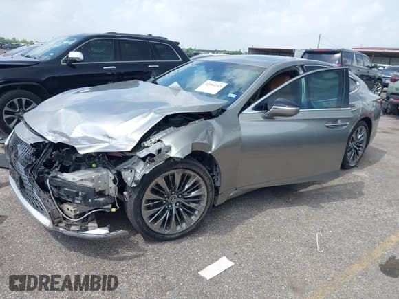 ✅ 2021 Lexus LS 500 • VIN: JTHD51FFXM5015102 • Lot: 42504243. Wystawiony na IAAI z przebiegiem 46 782 mil. Bezpłatny archiwum sprzedaży aukcyjnych z USA i szczegółowy raport historii pojazdu na DreamBid. Zdjęcie 2.