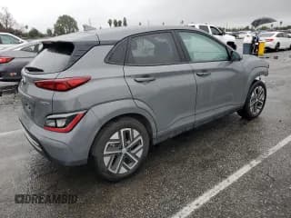 ✅ 2023 Hyundai Kona SE • VIN: KM8K23AG8PU183713 • Лот: 41523824. Опубликован ранее на Copart с пробегом 6 698 миль. Бесплатный доступ к архиву аукционных продаж из США и подробный отчёт об истории автомобиля на DreamBid. Изображение 3.