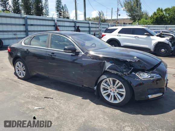 ✅ 2017 Jaguar XF 35t Premium • VIN: SAJBD4BV5HCY30563 • Лот: 65694905. Опубликован ранее на Copart с пробегом 78 640 миль. Бесплатный доступ к архиву аукционных продаж из США и подробный отчёт об истории автомобиля на DreamBid. Изображение 4.