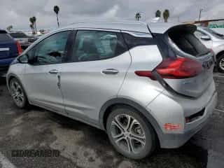 2018 Chevrolet Bolt EV Premier z VIN 1G1FX6S01J4134041, wystawiony jako Copart lot #82892843 z przebiegiem 79 703 mil mil oraz . Historia ofert i sprzedaży dostępna na DreamBid. Obrazek 2.