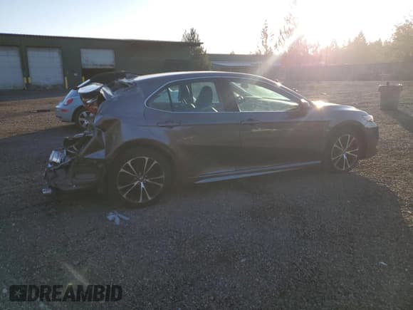 ✅ 2020 Toyota Camry SE • VIN: 4T1G11AK6LU328016 • Lot: 85437415. Wystawiony na Copart z przebiegiem 86 679 mil. Bezpłatny archiwum sprzedaży aukcyjnych z USA i szczegółowy raport historii pojazdu na DreamBid. Zdjęcie 3.