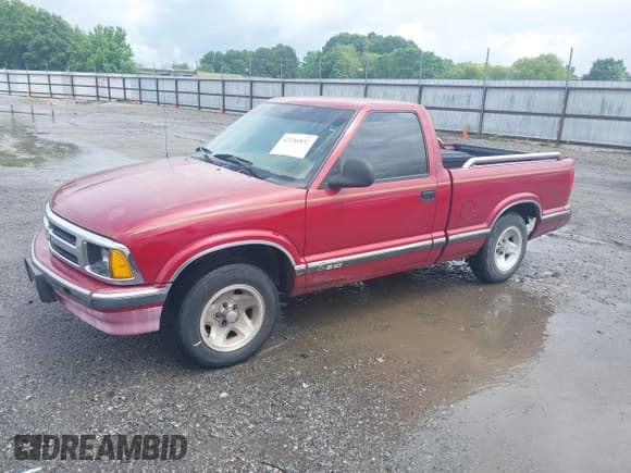 ✅ 1995 Chevrolet S-10 • VIN: 1GCCS14ZXS8174085 • Лот: 42236832. Опубликован ранее на IAAI с пробегом 119 799 миль. Бесплатный доступ к архиву аукционных продаж из США и подробный отчёт об истории автомобиля на DreamBid. Изображение 2.