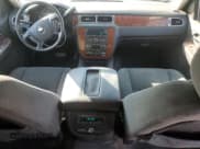 ✅ 2008 Chevrolet Suburban 3LT • VIN: 1GNFC16J28J188573 • Lot: 82475484. Wystawiony na Copart z przebiegiem 278 733 mil. Bezpłatny archiwum sprzedaży aukcyjnych z USA i szczegółowy raport historii pojazdu na DreamBid. Zdjęcie 8.