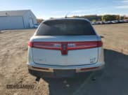 ✅ 2011 Lincoln MKT • VIN: 2LMHJ5AR4BBJ52178 • Lot: 91028925. Wystawiony na Copart z przebiegiem 126 708 mil. Bezpłatny archiwum sprzedaży aukcyjnych z USA i szczegółowy raport historii pojazdu na DreamBid. Zdjęcie 6.