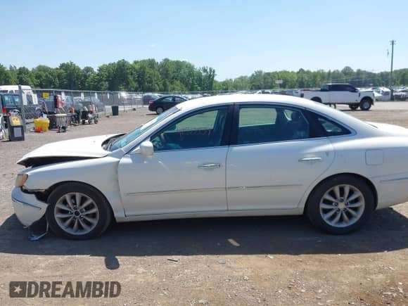 2007 Hyundai Azera SE с VIN KMHFC46F07A175935, выставлен на аукционе IAAI как лот 42553939 с пробегом 155 654 миль миль и . История ставок и продаж доступна на DreamBid. Изображение 14.