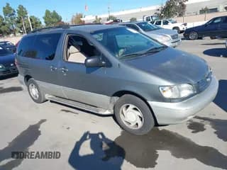✅ 1998 Toyota Sienna XLE • VIN: 4T3ZF13C0WU031450 • Lot: 43771289. Listed on IAAI with 148,925 mi. Free auction sales archive from the USA and detailed vehicle history report at DreamBid. Image 1.