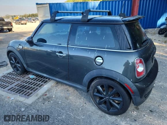 ✅ 2011 MINI Hardtop S • VIN: WMWSV3C50BTY10939 • Lot: 86900975. Listed on Copart with 140,809 mi. Free auction sales archive from the USA and detailed vehicle history report at DreamBid. Image 2.