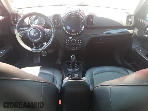 ✅ 2020 MINI Countryman Oxford Edition • VIN: WMZYW3C05L3L16303 • Lot: 58220794. Listed on Copart with 73,586 mi. Free auction sales archive from the USA and detailed vehicle history report at DreamBid. Image 8.