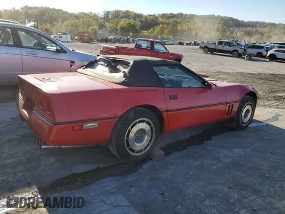 1990 Chevrolet Corvette z VIN 1G1YY3384L5111942, wystawiony jako Copart lot #75481214 z przebiegiem 91 731 mil mil oraz Szkoda całkowita • Salvage title. Historia ofert i sprzedaży dostępna na DreamBid. Obrazek 3.