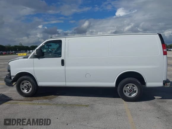 ✅ 2019 GMC Savana Cargo • VIN: 1GTW7AFG6K1371760 • Lot: 43376063. Wystawiony na IAAI z przebiegiem 147 825 mil. Bezpłatny archiwum sprzedaży aukcyjnych z USA i szczegółowy raport historii pojazdu na DreamBid. Zdjęcie 15.